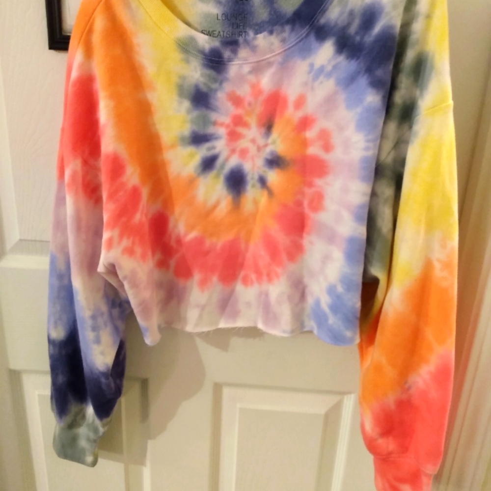 SO Sweat shirt with frayed bottom hem